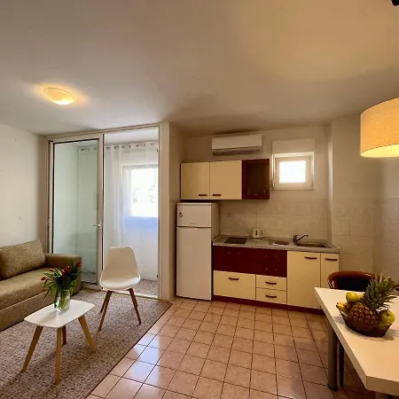 Apartment Place Split