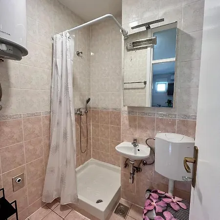 Apartment Place Split